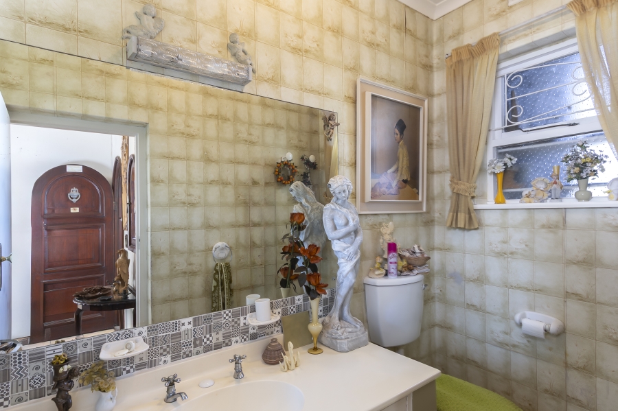 5 Bedroom Property for Sale in Lochnerhof Western Cape